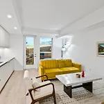 Comfortable And Spacious Condo In West Hollywood