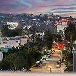 Comfortable And Spacious Condo In West Hollywood