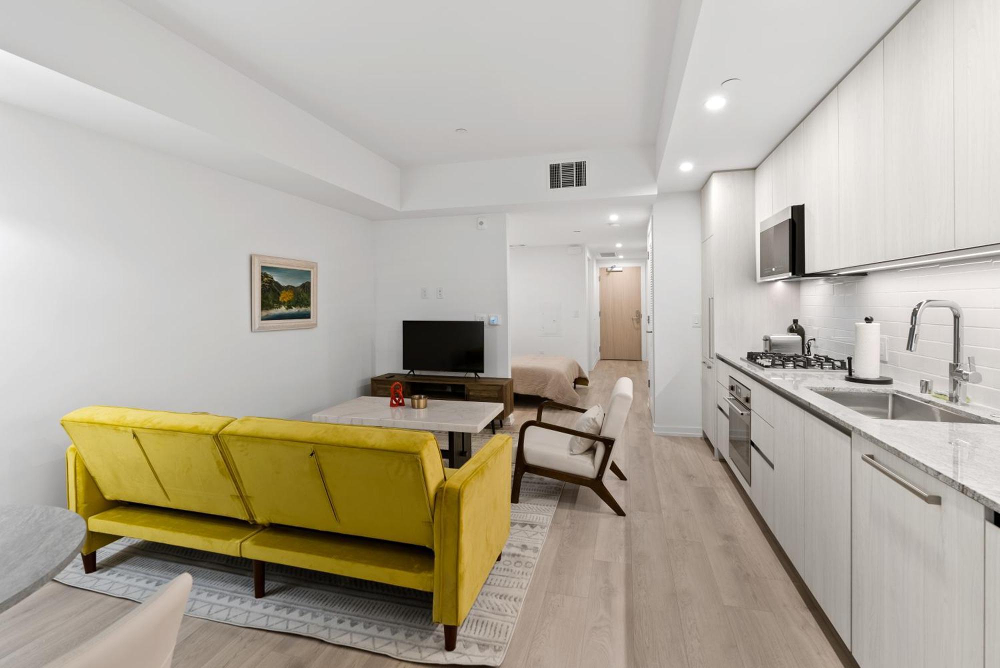 Apartment Comfortable And Spacious In West Hollywood Los Angeles