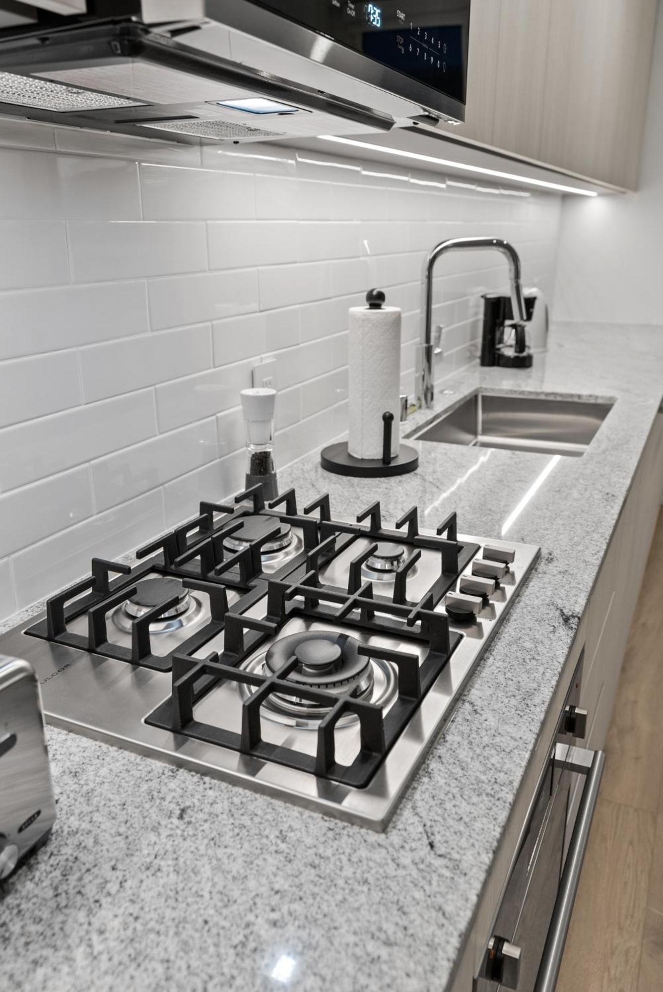 Comfortable And Spacious In West Hollywood Apartment *